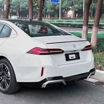 Spoiler BMW 5 G60 M, ornament portbagaj BMW G60 în stil M